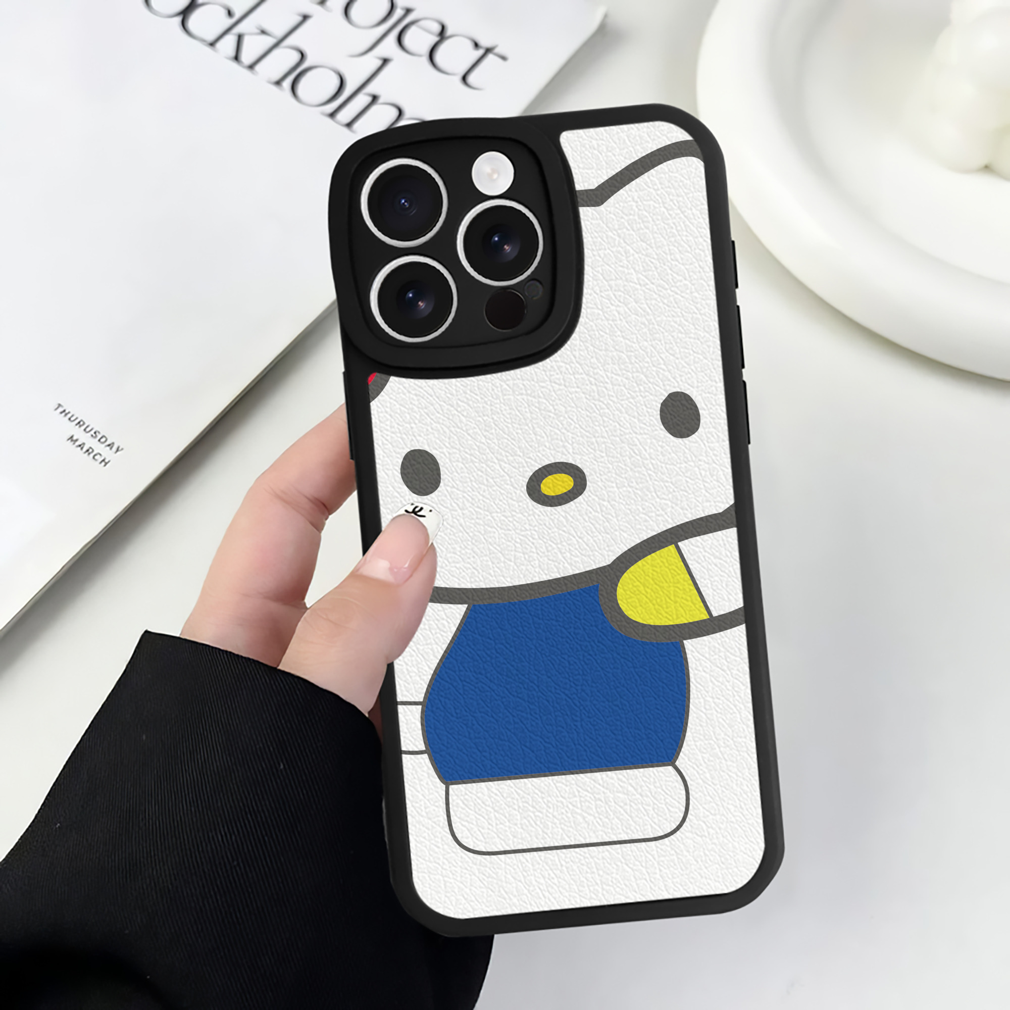 （画像用） Hello Kitty ハローキティ 【iPhone 16シリーズ対応】シリコンスマホケース（レザー調） 材質：シリコン